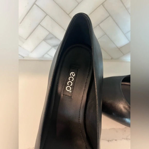 Ladies Size 39 Ecco Genuine  Leather Heels - Picture 3 of 4